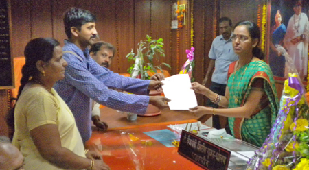 HJS members submitting memorandum to Dy. District Collector,Thane